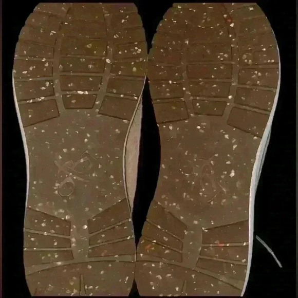 OTBT Courier Sneaker Wool Blend.   Like New Condition.  No wear on bottoms.  8.5 - Picture 6 of 12